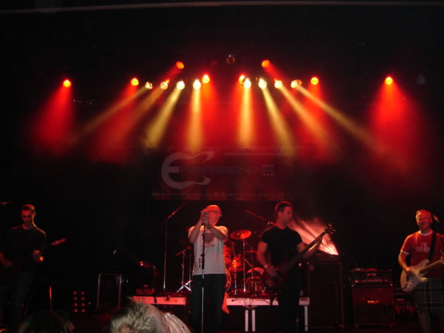 Drummer and guitarists at Volkshaus Zurich