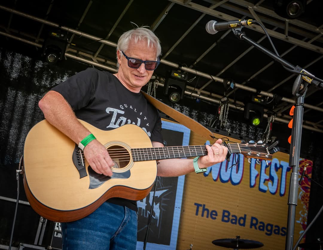 Acoustic guitarist on stage at Woo Fest 2026